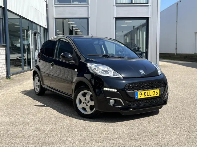 Peugeot 107 1.0 Black & Silver 2013 Benzine 25