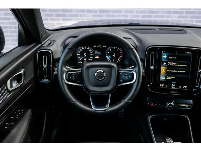 Volvo XC40 2.0 B4 R-Design 2022 Benzine 3