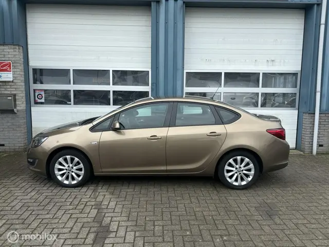 Opel Astra 2