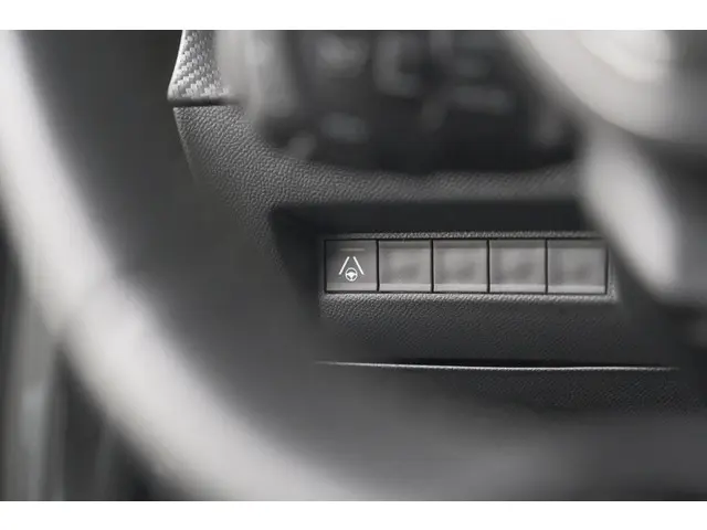 Peugeot 2008 PureTech 130 EAT8 GT 2024 Benzine 48