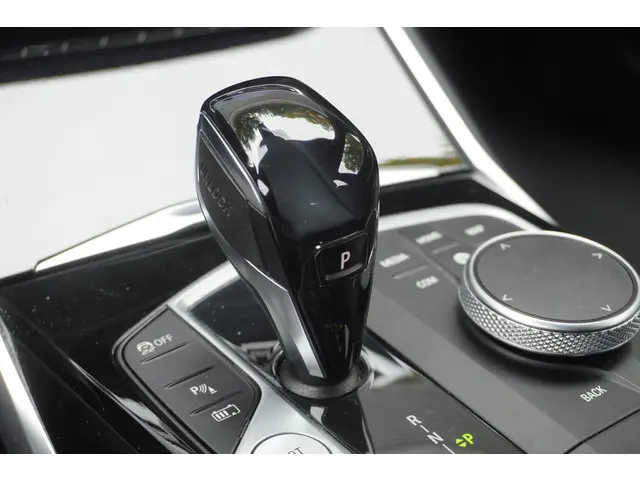 BMW 3 Serie Touring 330e 2021 Hybride Benzine 12