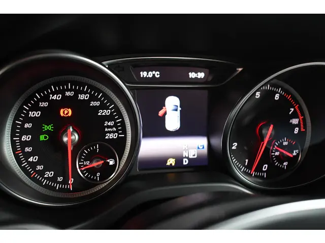 Mercedes-Benz GLA 180 AMG Night 2019 Benzine 63