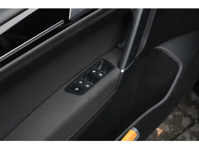 Volkswagen Golf Sportsvan 1.2 TSI Highline 2015 Benzine 24