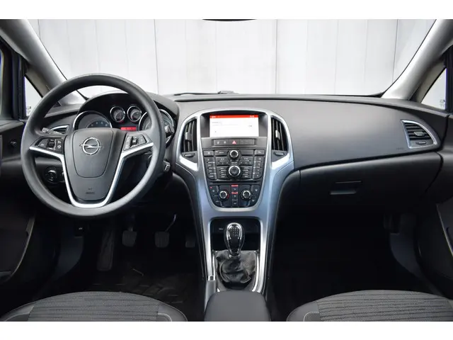Opel Astra 1.4 Turbo Business + 2014 Benzine 6