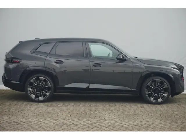 BMW XM 50e 2025 Hybride Benzine 4