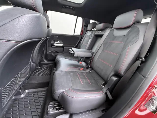 Mercedes-Benz GLB 200 AMG line 2022 Benzine 18