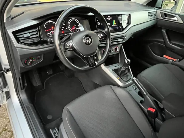 Volkswagen Polo 1.0 TSI Comfortline 2020 Benzine 8