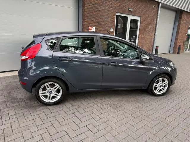 Ford Fiesta 1.4 Titanium|AUTOMAAT|NIEUWE APK 2012 Benzine 3