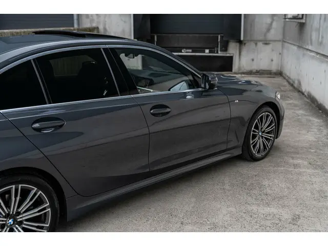 BMW 3 Serie 320i High Executive Edition 2020 Benzine 5