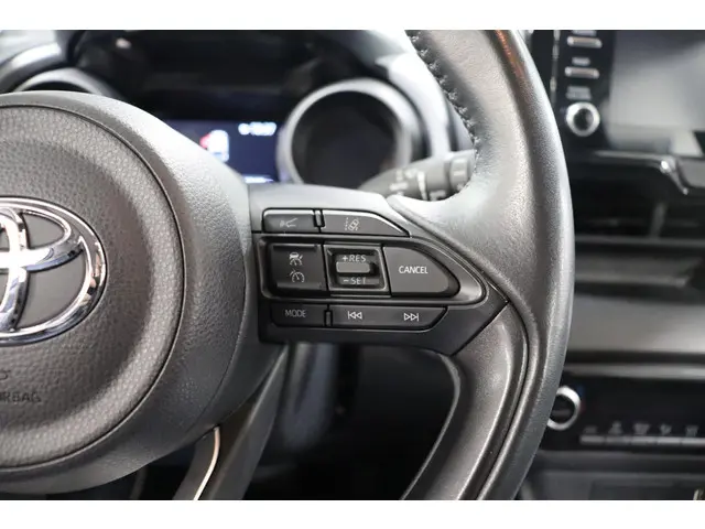 Toyota Yaris 1.5 Hybrid Dynamic, 2022 Hybride Benzine 13