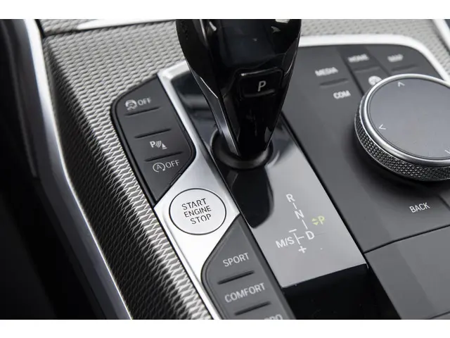 BMW 3 Serie 320i High Executive 2020 Benzine 43