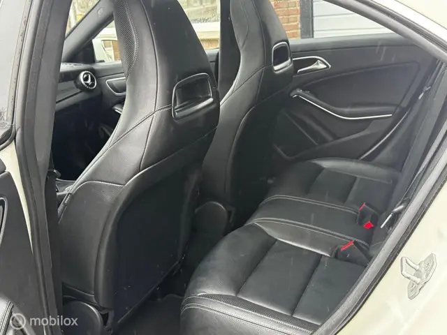 Mercedes-Benz CLA 200 2013 Benzine 11