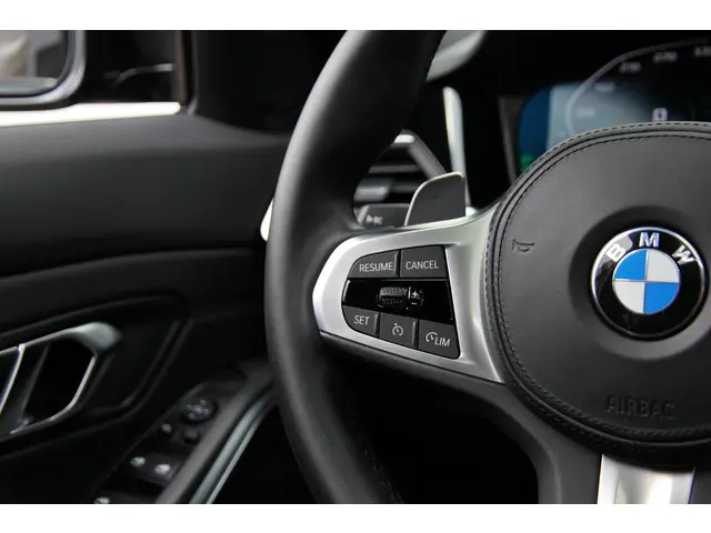 BMW 3 Serie 330i High Executive 2019 Benzine 14