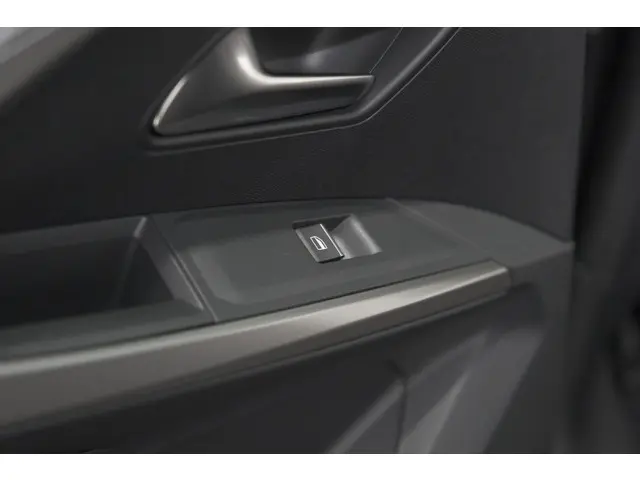 Peugeot 5008 HYbrid 145 e-DCS6 GT 2025 Hybride Benzine 31
