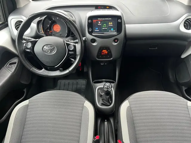 Toyota Aygo 1.0 VVT-i x-joy , 2e eigenaar 2019 Benzine 6