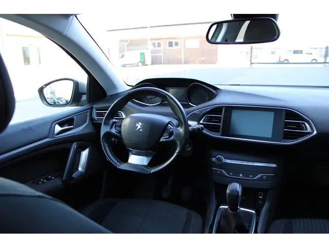 Peugeot 308 SW 1.2 PureTech Blue Executive 2015 Benzine 9