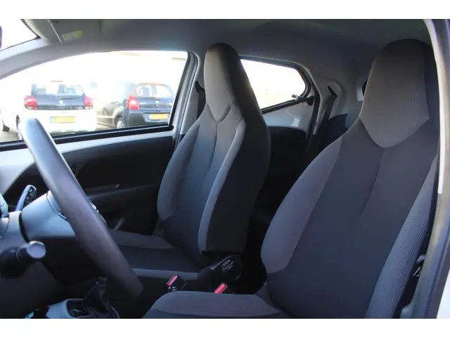 Toyota Aygo 1.0 VVT-i x-fun 2020 Benzine 8