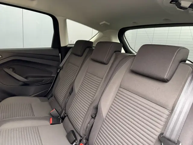 Ford C-MAX 1.5 Titanium 2015 Benzine 38