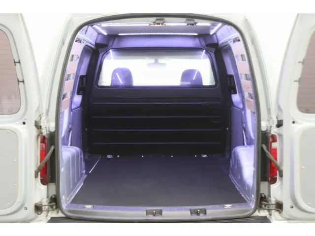 Volkswagen Caddy 2.0 TDI L1H1 BMT Highline 2018 Diesel 19