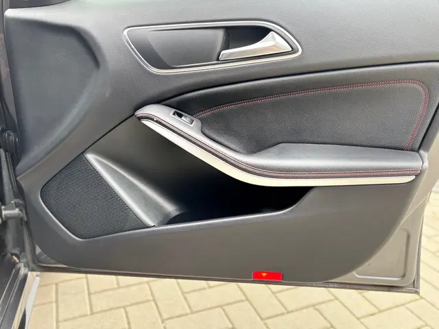 Mercedes-Benz A-Klasse AMG 45 4MATIC 2016 Benzine 16