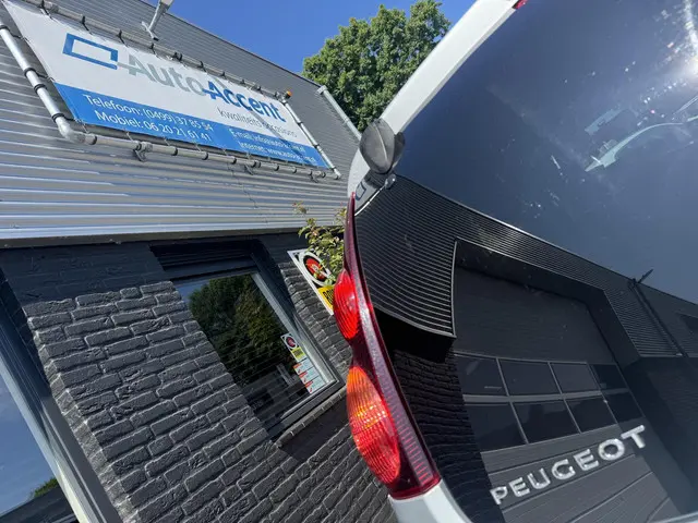 Peugeot 107 1.0 Envy 2013 Benzine 9