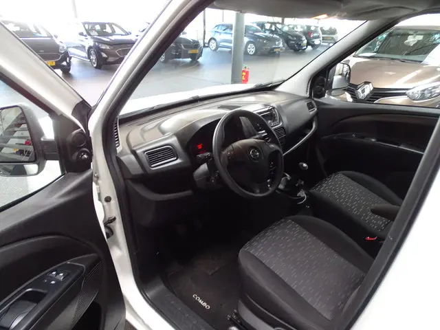 Opel Combo 1.3 CDTi L2H1 Executive, Maxi, 2018 Diesel 10