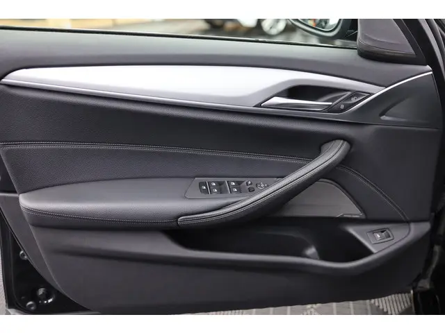 BMW 5 Serie Touring 530i High Executive | 2018 Benzine 12
