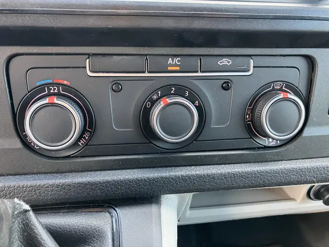 Volkswagen Transporter 2.0 TDI L2H1 Highline 2016 Diesel 22