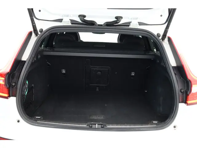Volvo V60 2.0 B4 R-Design 2020 Hybride Benzine 22