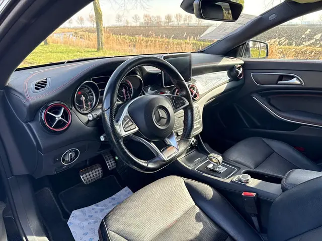 Mercedes-Benz CLA AMG 45 4MATIC 2015 Benzine 8