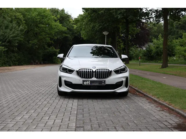 BMW 1 Serie 116i High Executive 2022 Benzine 11