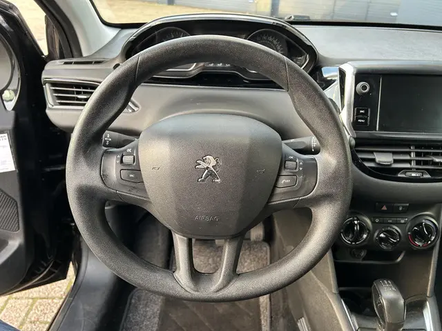 Peugeot 208 1.2 Airco en parkeerhulp 2018 Benzine 10