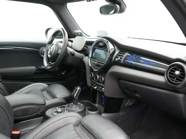 MINI Electric Cooper Yours 33 kWh 184pk 2020 Elektrisch 5