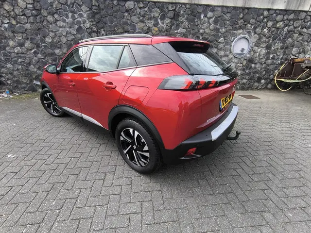 Peugeot 2008 1.2 PureTech Allure 2021 Benzine 37