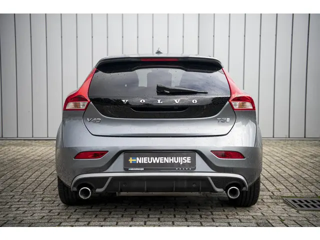 Volvo V40 T3 Benzine R-Design 2017 Benzine 10