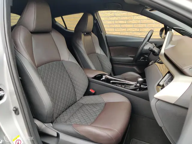 Toyota C-HR 1.8 Hybrid Executive 2018 Hybride Benzine 29