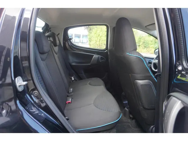 Peugeot 107 1.0 Active * Airco * LM Velgen * 2012 Benzine 12