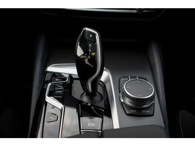 BMW 5 Serie 530e High Executive 2022 Hybride Benzine 16