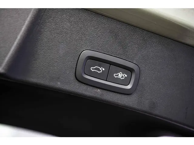 Volvo XC40 2.0 B4 Plus Dark 2025 Benzine 31