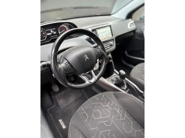Peugeot 2008 1.2 PureTech Blue Lion 2016 Benzine 33