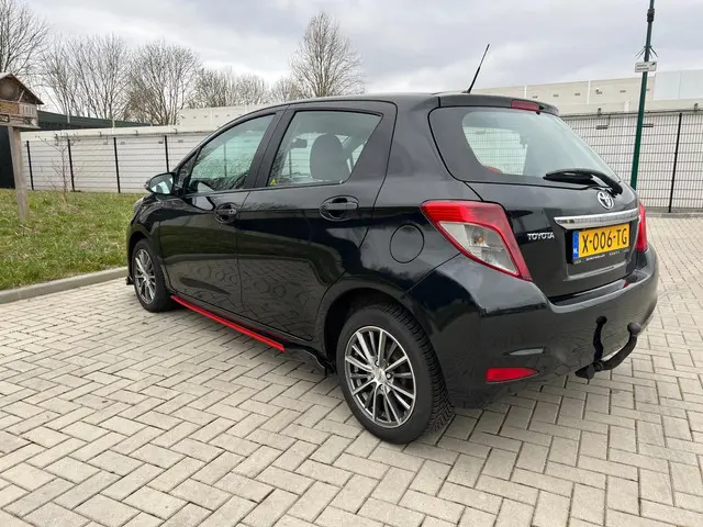 Toyota Yaris 1.3 VVT-i Aspiration 2013 Benzine 17