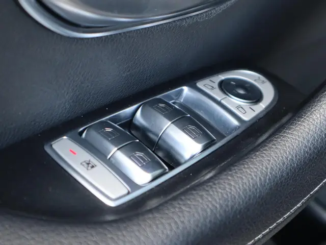 Mercedes-Benz E-Klasse 300 e 2020 Hybride Benzine 19