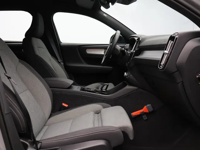 Volvo XC40 2.0 B4 Plus Dark 2025 Benzine 9