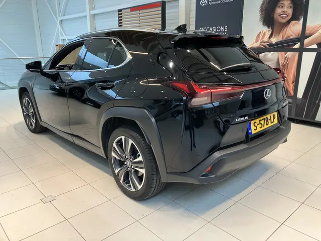 Lexus UX 250h Business Line 2023 Hybride Benzine 4