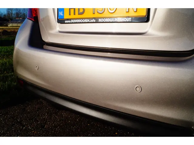 Toyota Yaris 1.3 VVT-i Aspiration 2015 Benzine 6