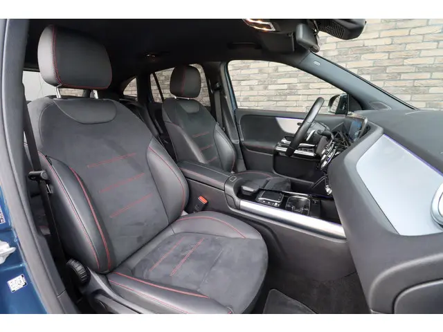 Mercedes-Benz GLA 250 e AMG Line 2022 Hybride Benzine 12