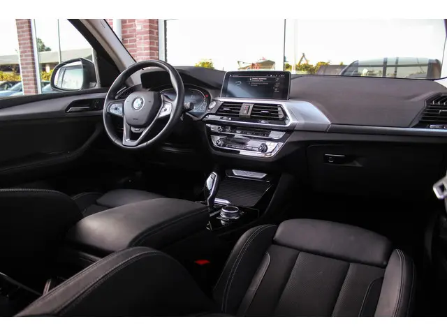 BMW X3 xDrive30e Executive 2020 Hybride Benzine 12