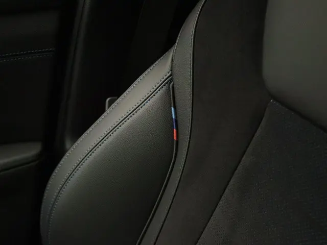 BMW 3 Serie Sedan 330e 2024 Hybride Benzine 25
