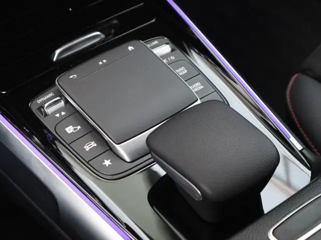 Mercedes-Benz GLB 200 2021 Benzine 33