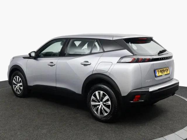 Peugeot 2008 1.2 PureTech Active Pack grijs 2023 Benzine 7